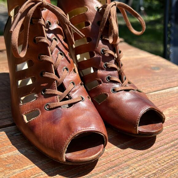 Stuart Weitzman Vintage Lace-Up Peep Toe Booties 8.5 Cognac Brown Leather Heels - Picture 3 of 16